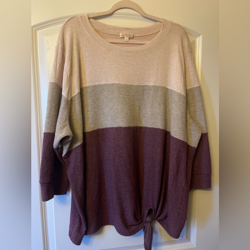 ‼️SOLD‼️ Nine Britton Plus Size Long Sleeved Top - Picture 1 of 4